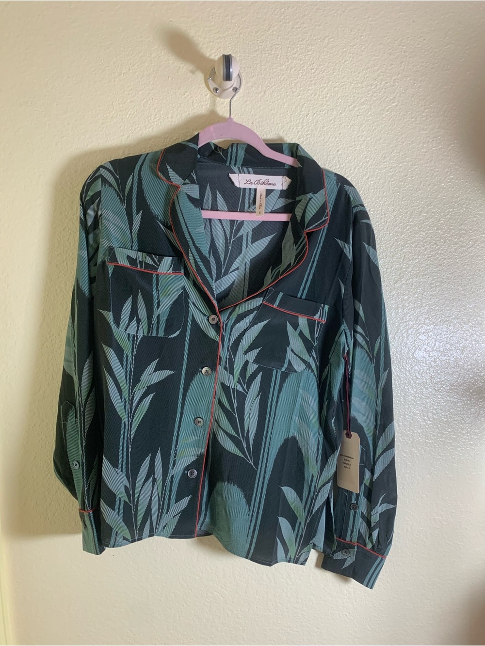 NWOT La Boheme Dark Green Botanical Button-Down Shirt with Rust Piping